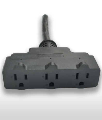 美國 NEMA 5-15R 三極直式交流電連接器，15 A 125 V