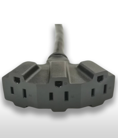 美國 NEMA 5-15R 三極直式交流電連接器，15 安培 125 伏特